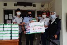 KSP Sahabat Mitra Sejati Bersama Dompet Dhuafa Donasi 100 Paket Berbuka Puasa 