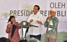 Presiden Jokowi saat memberikan sambutan pada penyerahan sertifikat hak atas tanah di Balaikota Tasikmalaya, Kota Tasikmalaya, Jawa Barat, Jumat (9/6). (Foto: Humas/Jay)