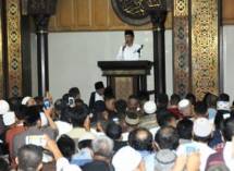 Presiden Jokowi saat memberikan sambutan sebelum menunaikan Salat Jumat di Masjid Agung, Kota Tasikmalaya, Jawa Barat, Jumat (9/6) siang. (Foto: Humas/Rahmat).