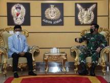 Pamglima TNI dan Menkominfo Plate