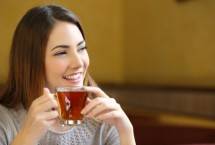 Ilustrasi Minum Teh Manis Hangat
