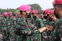 Danyonmarhanlan III Jakarta Bagikan Bingkisan Lebaran kepada Prajuritnya