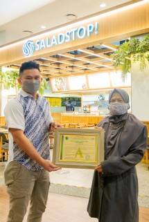 SaladStop! Resmi Terima Sertifikasi Halal dari MUI