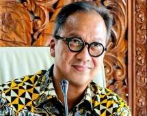 Menteri Perindustrian Agus Gumiwang Kartasasmita