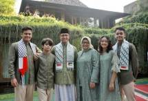 Gubernur Anies dan Keluarga salat Idul Fitri