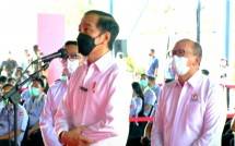 Presiden Jokowi dan Ketum Kadin Rosan Tinjau Vaksinasi Gotong Royong di Kawasan Industri Jababeka