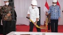 Menteri Investasi Bahlil Lahadalia saat meresmikan groundbreaking pabrik baru Nestle