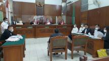 terdakwa mantan bos PT Tiga Pilar Sejahtera Food (TPSF) Joko Mogoginta dan Budi Istanto di Pengadilan Negeri Jakarta Selatan