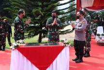 Panglima TNI Marsekal TNI Hadi Tjahjanto, S.I.P. didampingi Kapolri Jenderal Pol Drs. Listyo Sigit Prabowo, M.Si