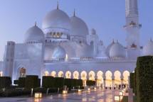 Sheikh Zayed Grand Mosque, Abu Dhabi, UEA ( www.thenational.ae) 