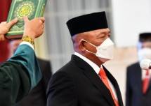 Ganip Warsito saat melakukan sumpah jabatan sebagai Kepala BNPB