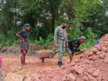 Bintara Pembina Desa Selakau Tua Serda Nedi Senyum 
