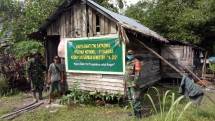 Koramil 01 Sambas Bedah Rumah Warga