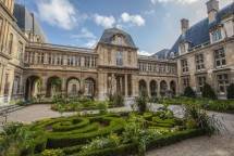 Mus&eacute;e Carnavalet Musem di Paris, Perancis (Ist)