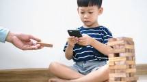 Bun, Anak Kecanduan Gadget? Begini Cara Ampuh Mengatasinya