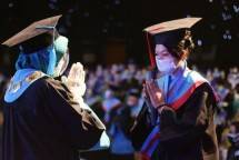 Wisuda UBSI