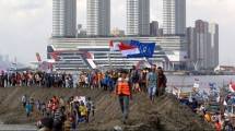 Ilustrasi demonstrasi nelayan menolak reklamasi Teluk Jakarta. (Dasrin Rozandi/NurPhoto via Getty Images)