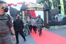 Panglima TNI Marsekal TNI Hadi Tjahjanto, S.I.P., bersama Kapolri Jenderal Pol Drs. Listyo Sigit Prabowo, M.Si., 