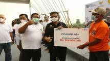 Menteri Pertanian Syahrul Yasin Limpo bersama penerima KUR