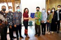 Wakil Ketua Badan Urusan Rumah Tangga (BURT) DPR RI Achmad Dimyati Natakusumah usai pertemuan BURT DPR RI dengan jajaran manajemen RS Primere Bintaro, di Tangerang Selatan