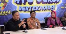 Ary Ginanjar (Paling Kiri) bersama Kepala Batan Prof. Djarot dan Pengurus Lembaga Kemanusian ESQ