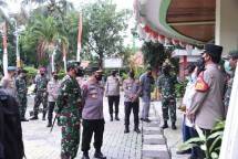 Panglima TNI Marsekal Hadi dan Kapolri Tinjau PPKM Skala Mikro di Marunda dan Kapuk Muara Jakarta
