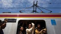 Ilustrasi penumpang Commuter Line Jabotabek. (Tomohiro Ohsumi/Getty Images)