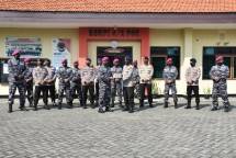Komandan Batalyon Arhanud 2 Marinir Beri Kejutan HUT Bhayangkara 75 kepada Brimob Polda Jatim