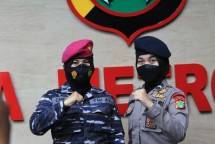 Prajurit Marinir dan Prajurit Brimob