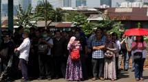 Ilustrasi penumpang Commuter Line Jabotabek. (Tomohiro Ohsumi/Getty Images)
