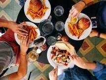 Ilustrasi Makan Junk Food (Ist)