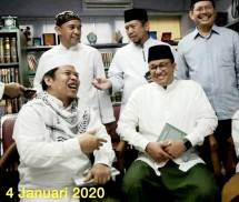 Gubernur Jakarta Anies Baswedan bersama KH Luthfi Ketua Baznas DKI (foto tahun 2020)