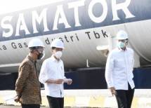 Presiden Jokowi, Menperin Agus Gumuwang dan Presdir Aneka Gas Industri Rahmat Harsono