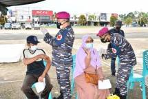 Prajurit Pasmar 3 Laksanakan Serbuan Vaksinasi kepada Masyarakat Sorong Papua Barat