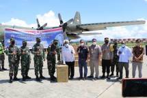 Beri Bantuan Tabung Oksigen dan Alkes ke Masyarakat Papua