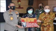 keluarga alm Akidi Tio