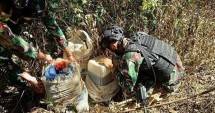 Satgas Pamtas RI-RDTL Sektor Barat Yonarmed 6 Kostrad Gagalkan Penyelundupan 120 Liter BBM