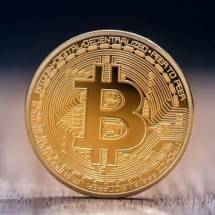 Koin fisik BTC Bitcoin Gold Plated pajangan koleksi Souvenir Gift di Ibagstore Tokopedia. (Foto: Humas Tokopedia)