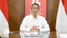 Kepala Sekretariat Presiden Heru Budi Hartono memberikan arahan pada rapat koordinasi penyaluran bantuan beras dan oksigen konsentrator ke sejumlah provinsi pada Selasa, 3 Agustus 2021. Foto: BPMI Setpres