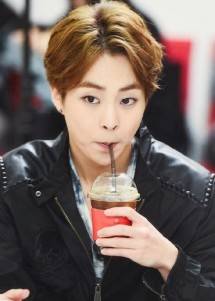 Idol Korea Minum Ice Americano (ist)
