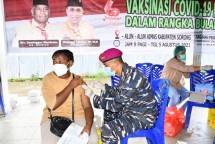 Prajurit Pasmar 3 Laksanakan Serbuan Vaksinasi 
