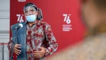 Aktivis lingkungan hidup, Togu Simorangkir, menyampaikan keterangan usai diterima oleh Presiden Joko Widodo di Istana Merdeka, Jakarta, pada Jumat, 6 Agustus 2021. Foto: BPMI Setpres/Muchlis Jr.