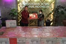 Bagikan Mesin Jahit untuk Papua, Mensos Risma: Kami Akan Ajari Anak-anak Papua Keterampilan Menjahit 