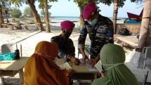 Prajurit Marinir Laksanakan Serbuan Vaksinasi ke Masyarakat Pulau Tidung