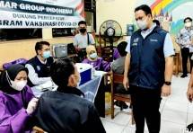 Gubernur Anies Vaksinasi Malam