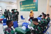 Panglima Kostrad Letjen Dudung Abdurachman Tinjau Serbuan Vaksin Covid-19 Tahap II di Zeni Kostrad