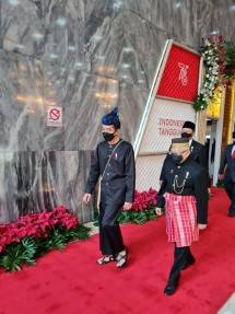 Mengenakan pakaian adat Suku Baduy dalam menghadiri sidang tahunan MPR 2021