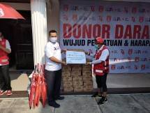Sinergi Kementerian BUMN dan Indonesia Respon, OK OCE Peduli serta Enesis Group Bagikan Antis Hand sanitizer ke masyarakat.