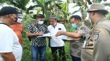 Tim Kantor Jasa Penilaian Publik (KJPP) didampingi Tim Terpadu Penertiban lahan UIII yang terdiri dari unsur TNI, Polri, Satpol PP, Kelurahan Cisalak, Tokoh Masyarakat setempat.