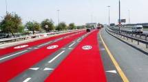 Demi Keselamatan Pengendara, Dubai Mengecat Jalan Raya Berwana Merah (Foto:http://www.arabianindustry.com)